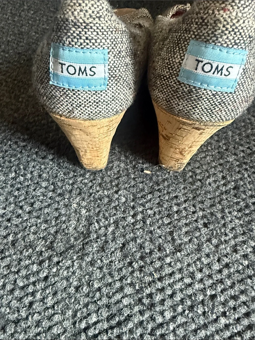 Toms size 8.5 Gray Tweed Peep-Toe Flats with Bright Pink Lining